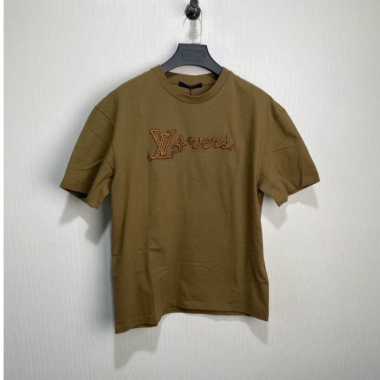 回奢帝/LV/24纯色刺绣圆领/短袖/中性/XS码/全新/SN4939