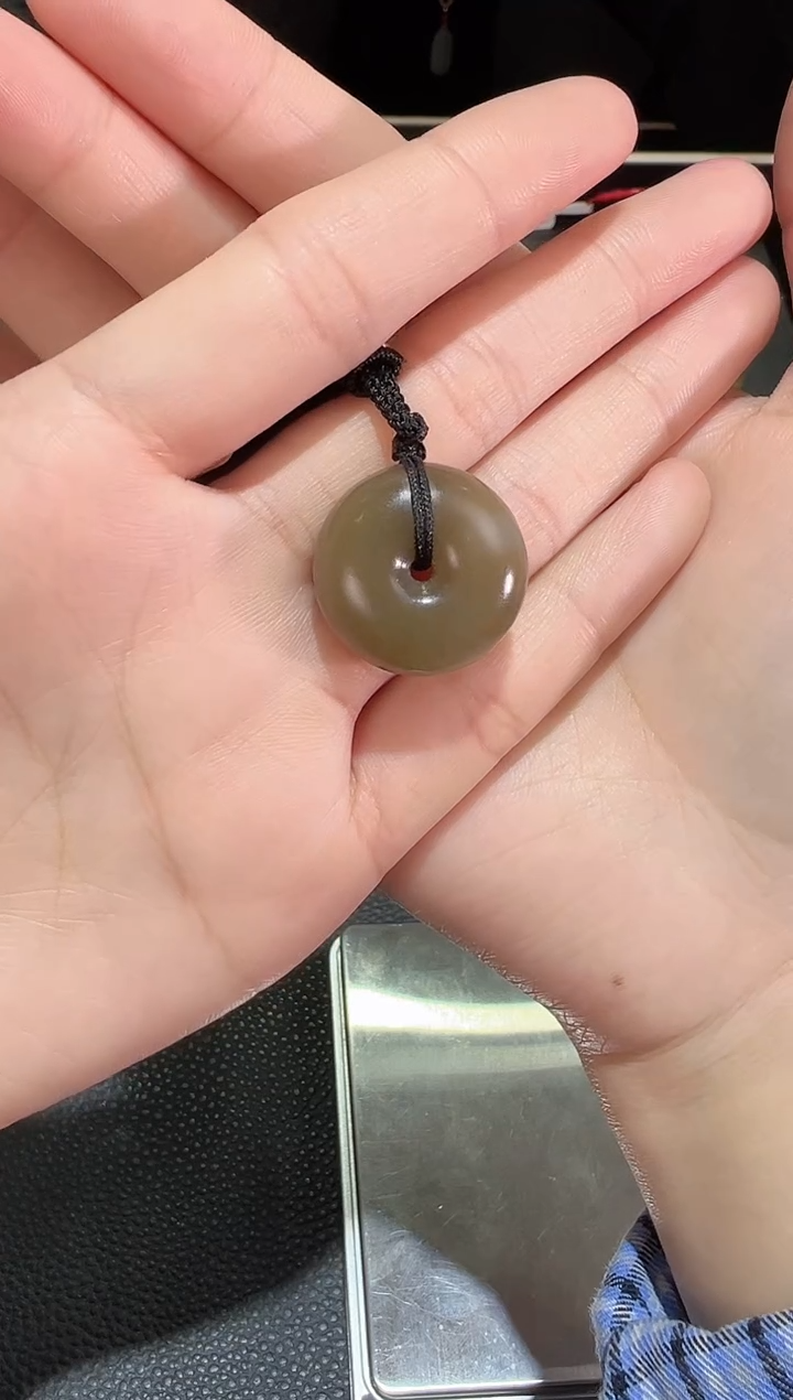 【闪购商品】和田玉吊坠(赠链)未镶嵌且末料糖青白卡22平安扣