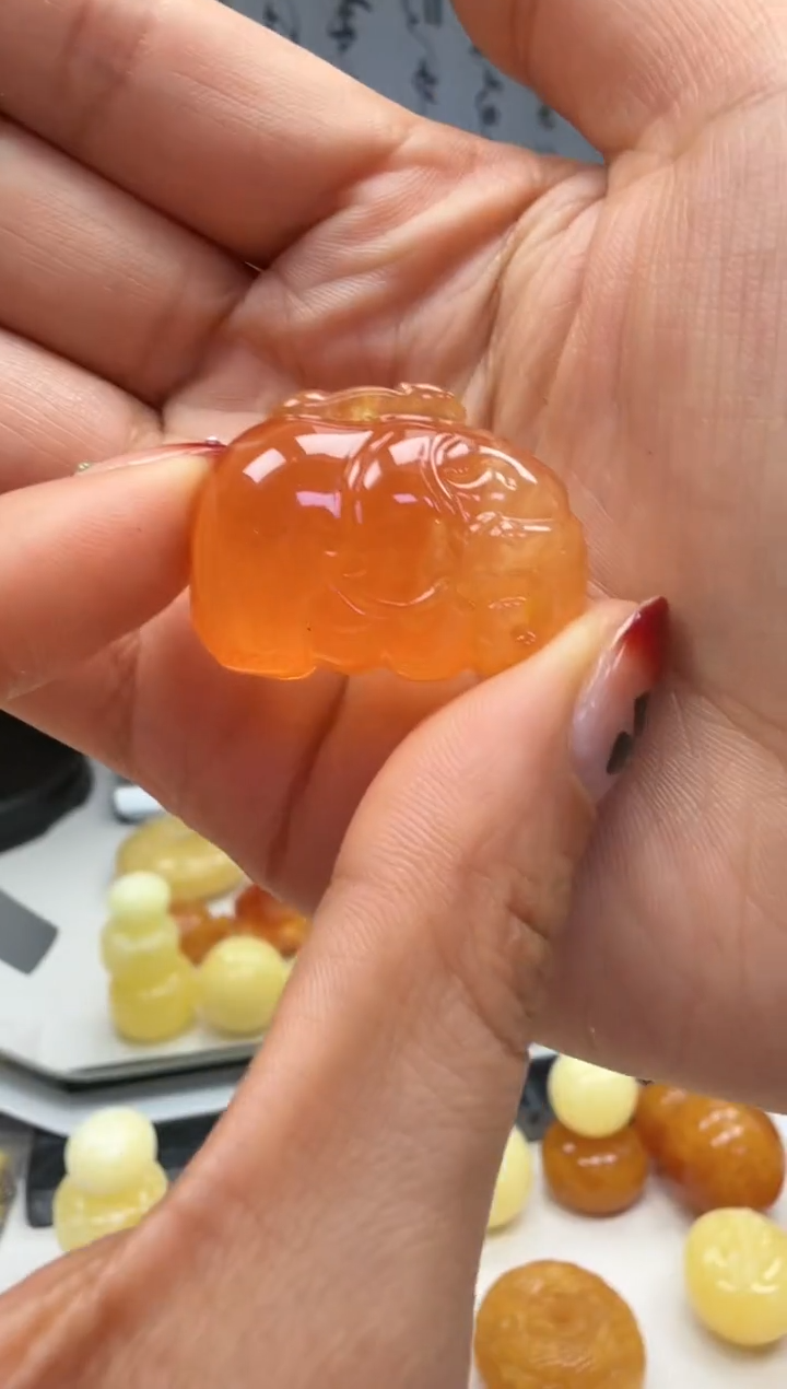 裸石琥珀未镶嵌如图