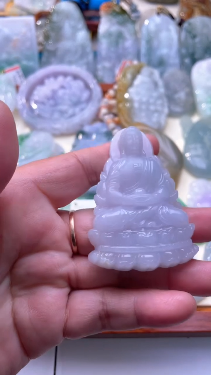 翡翠未镶嵌颈饰大日如来