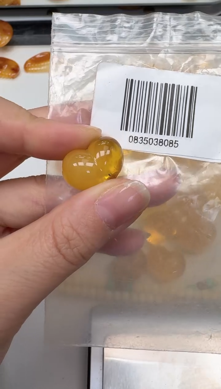 裸石琥珀未镶嵌如图