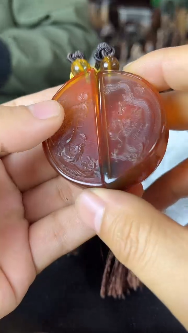 缅甸天然琥珀挂件