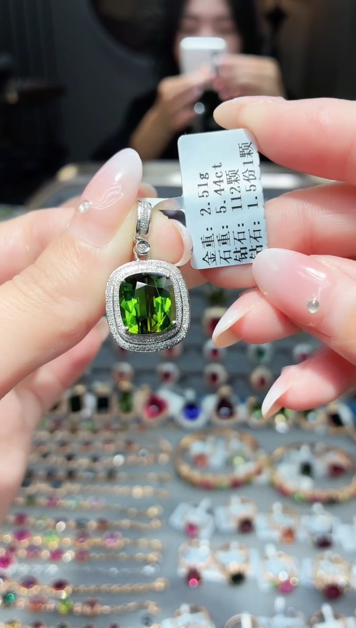 颈饰18K金镶嵌碧玺5.44ct