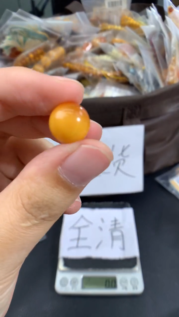 琥珀未镶嵌珠宝奇石1