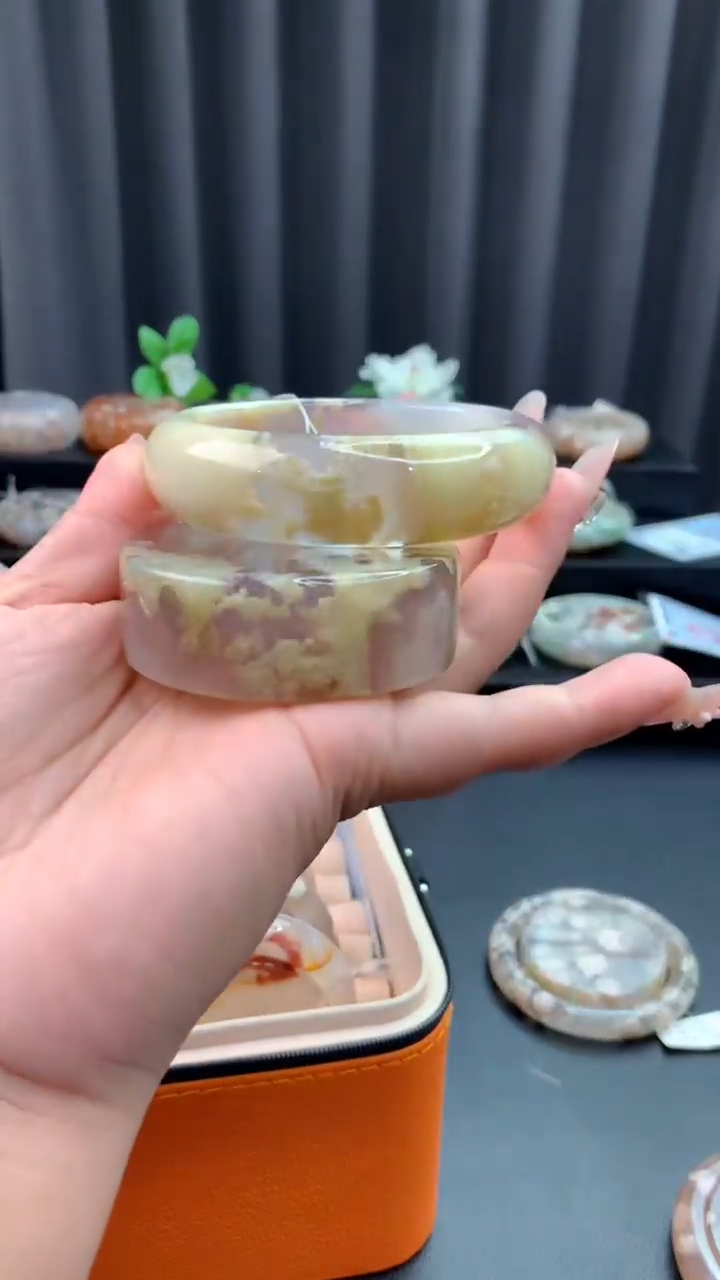 未镶嵌手镯石英质玉（58圈口）赠送镯心