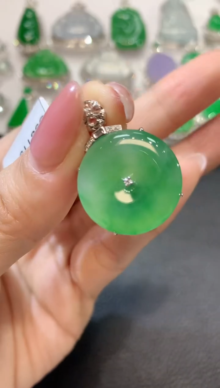 【闪购商品】翡翠吊坠(不含链)18K金镶嵌D19