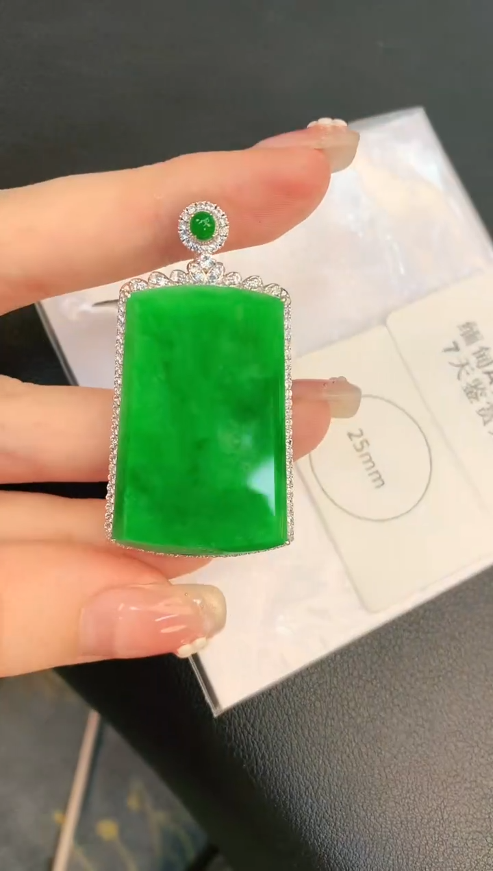 翡翠18K金镶嵌颈饰赠礼盒证书 珍珍