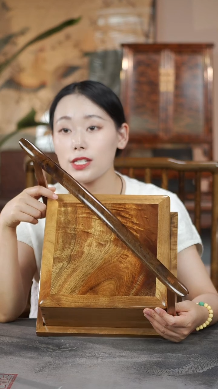 金丝楠满花老陈料精工翘头提盒