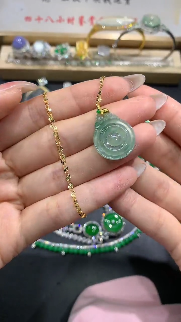 【闪购商品】翡翠吊坠(赠链)18K金镶嵌2团购