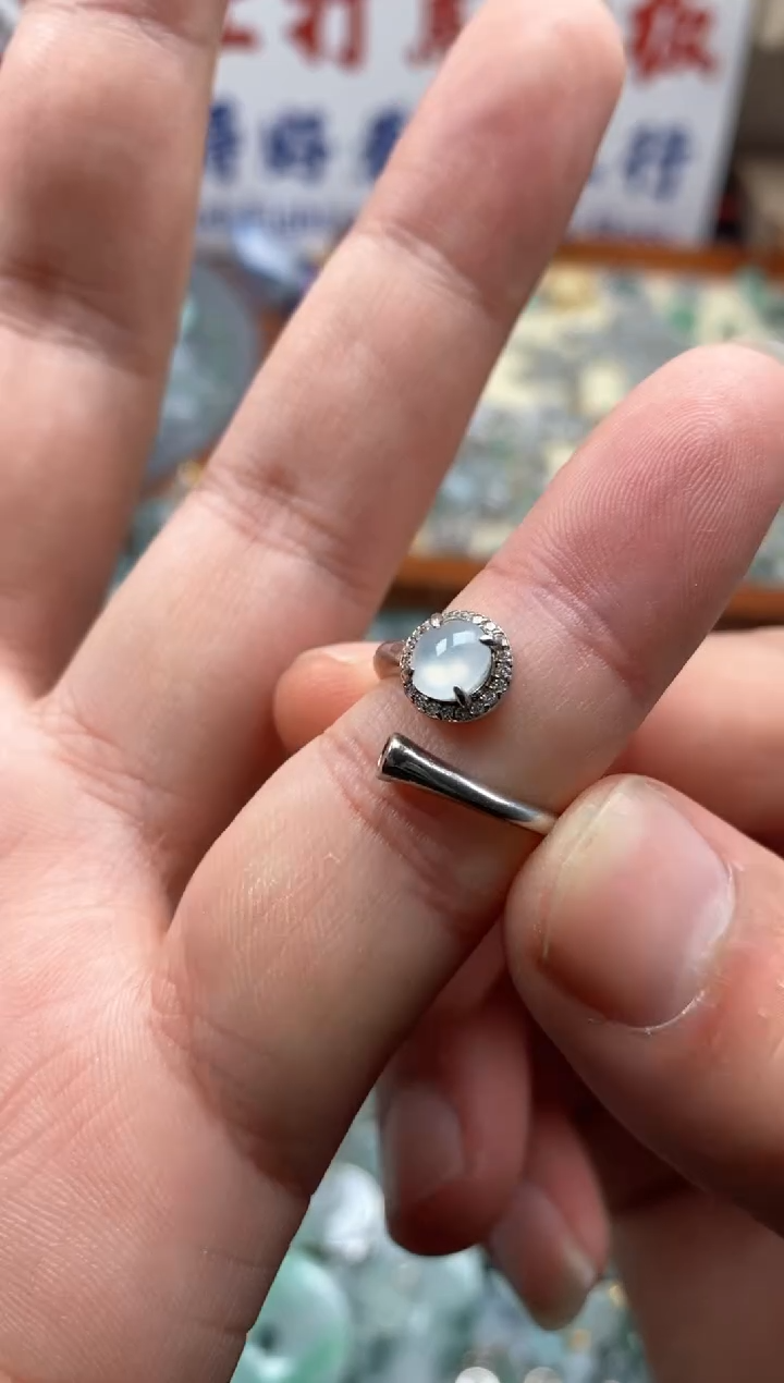 【闪购商品】翡翠颈饰未镶嵌哥哥