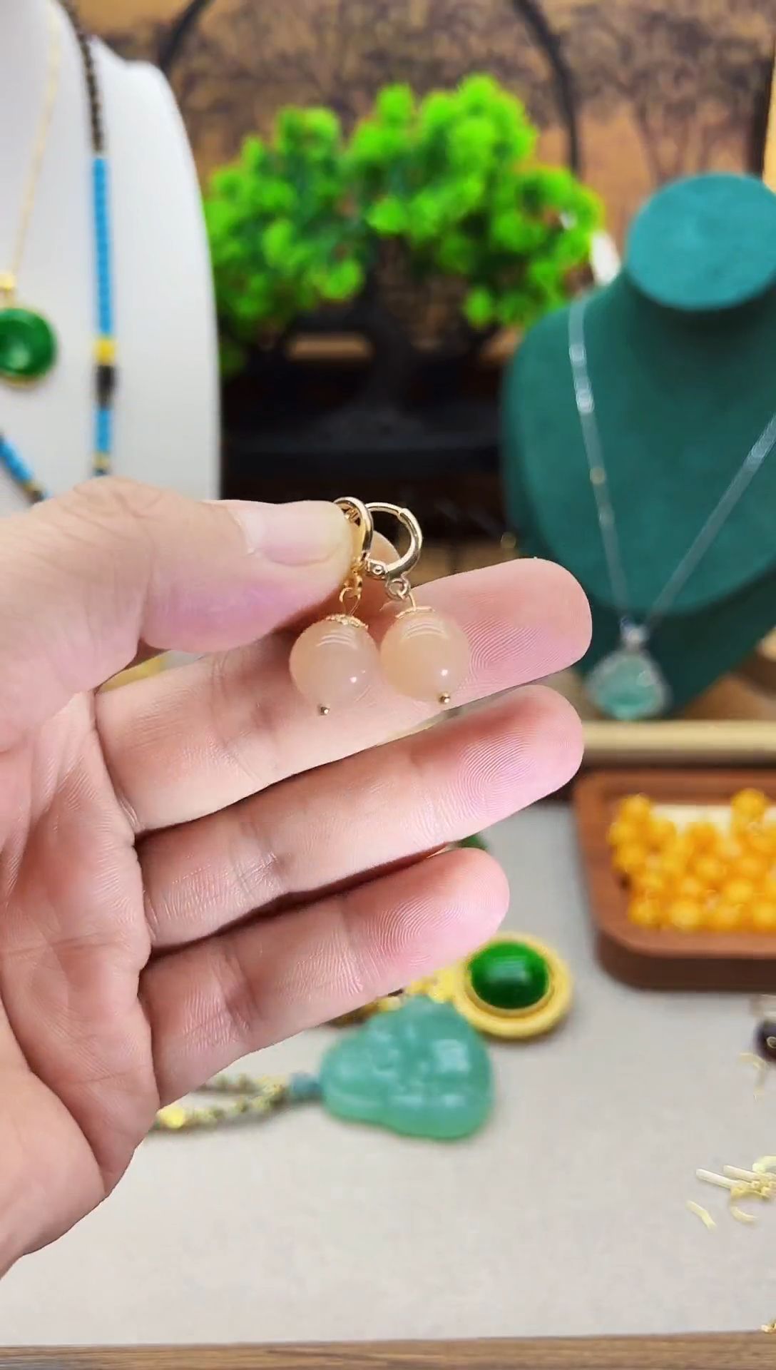 【闪购商品】和田玉耳饰14K金镶嵌E427         