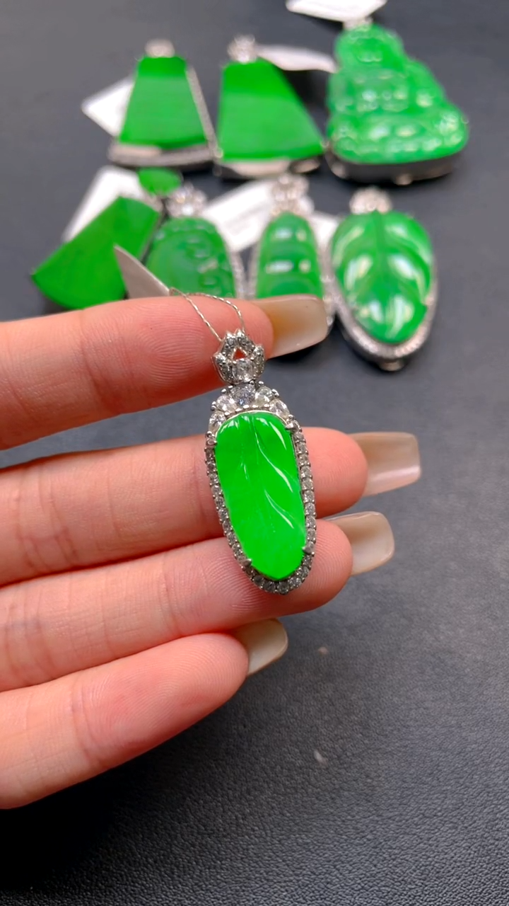 颈饰银S925镶嵌翡翠吊坠