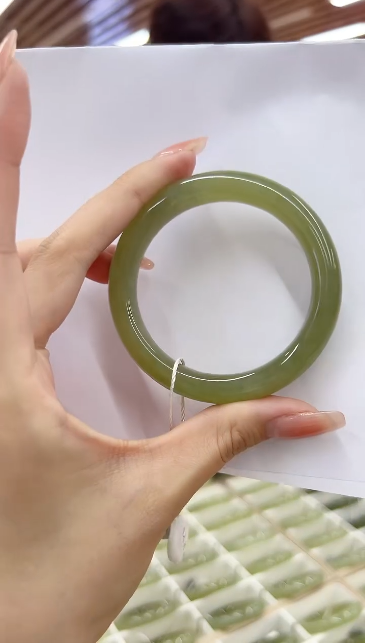 和田玉未镶嵌手镯a12