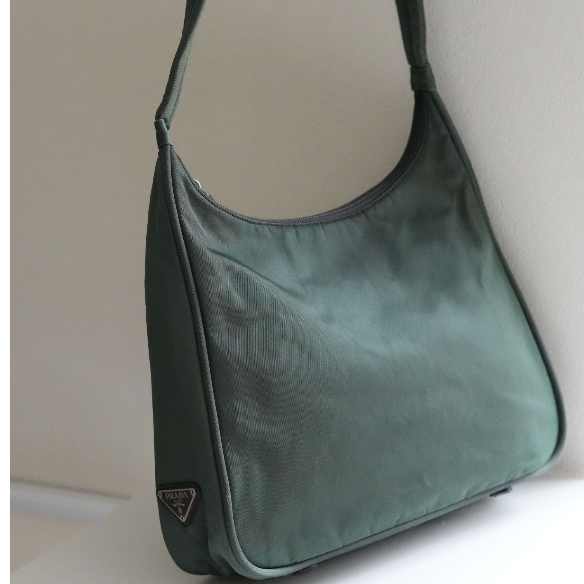 95新 Prada/普拉达 97新经典降落伞材质绿色牛角hobo单肩腋下包