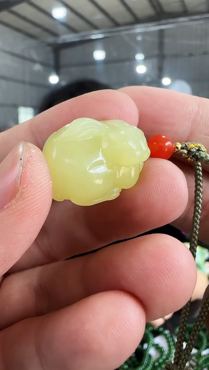 【闪购商品】和田玉吊坠未镶嵌黄口兔子