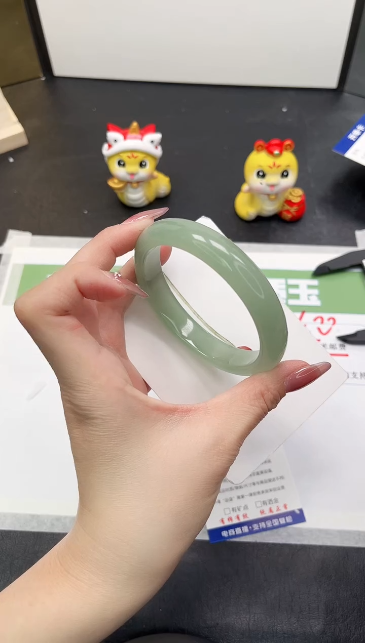 【闪购商品】石英质玉手镯未镶嵌354-64.3