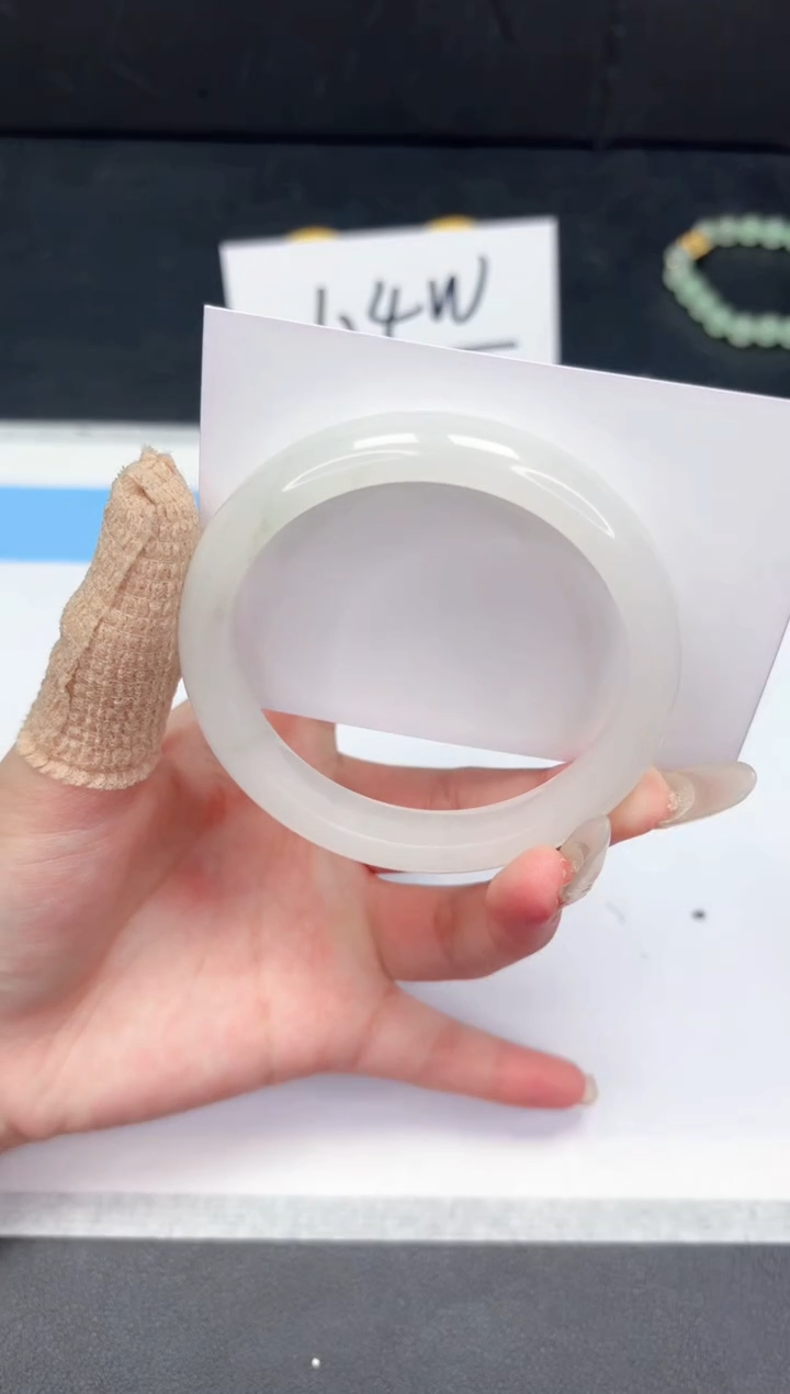 【闪购商品】石英质玉手镯未镶嵌95-56.7