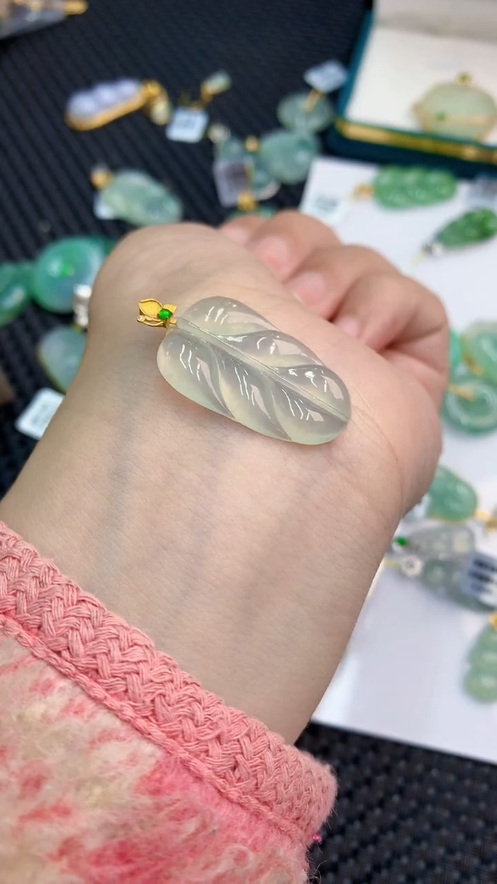 【闪购商品】翡翠颈饰18K金镶嵌            8