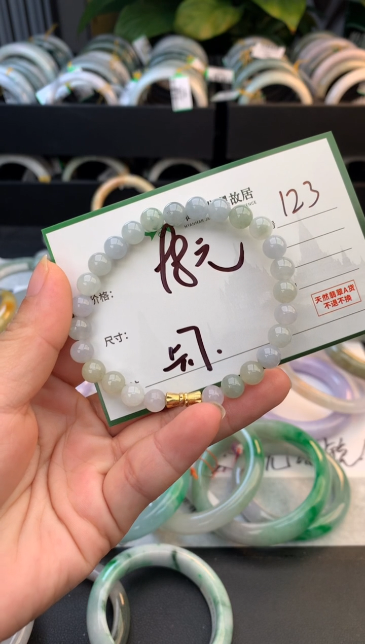 颈饰未镶嵌翡翠毛货需精细抛光+多人