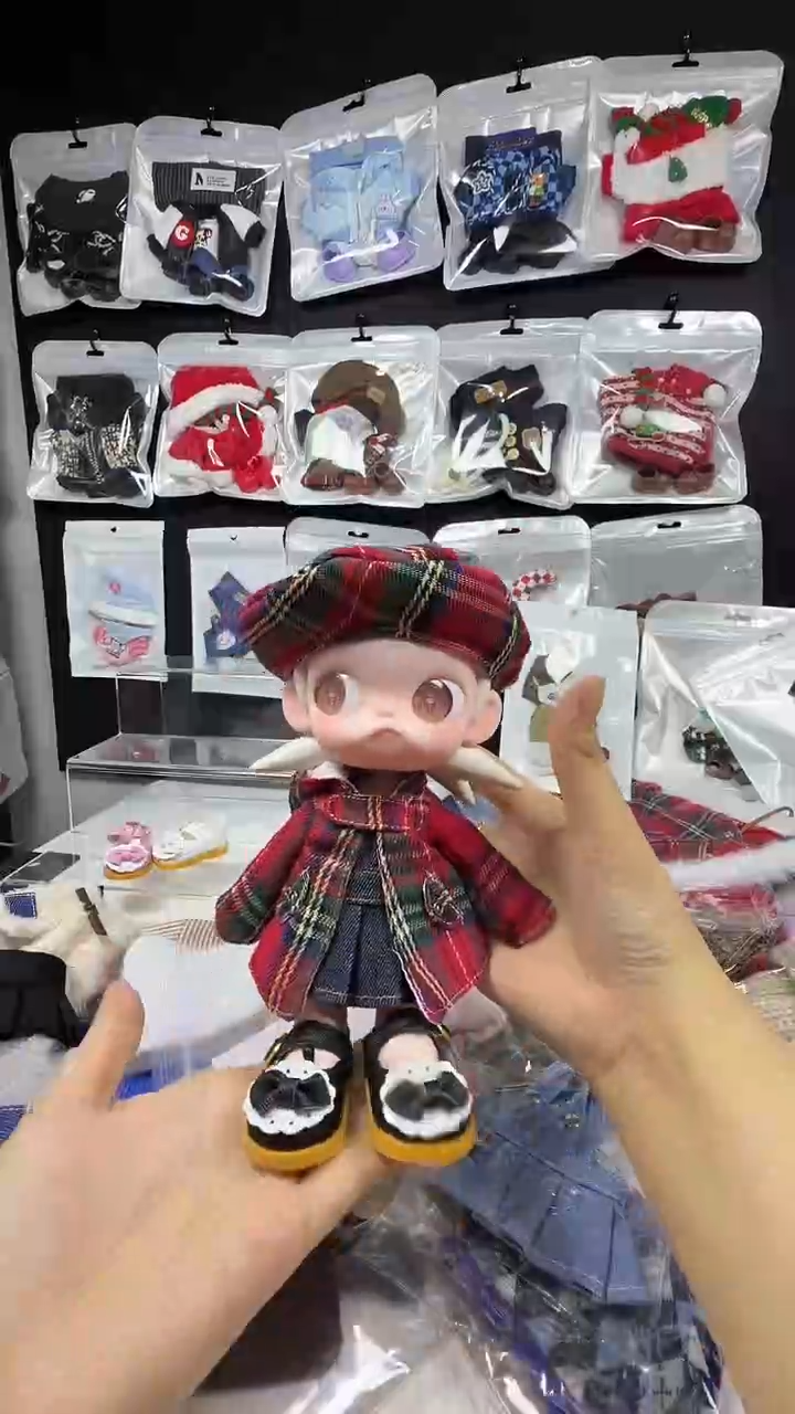 1/8可动人偶娃衣（贝雷帽+大衣+牛仔裙子+黑色鞋子+防染色衣服）