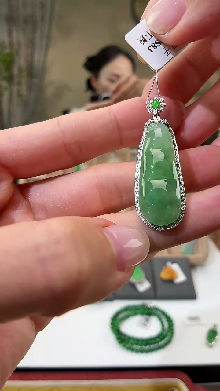 吊坠(不含链)18K金镶嵌翡翠豆子