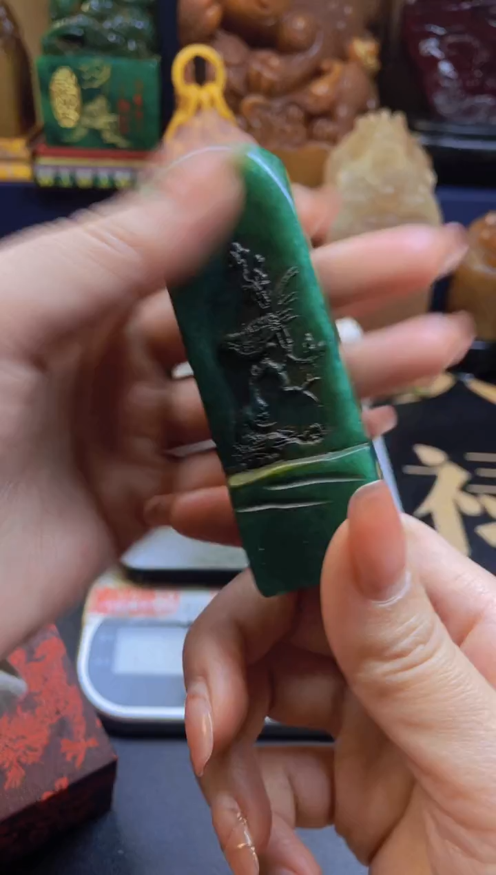 【闪购商品】寿山石印石绝绿薄意雕竖章