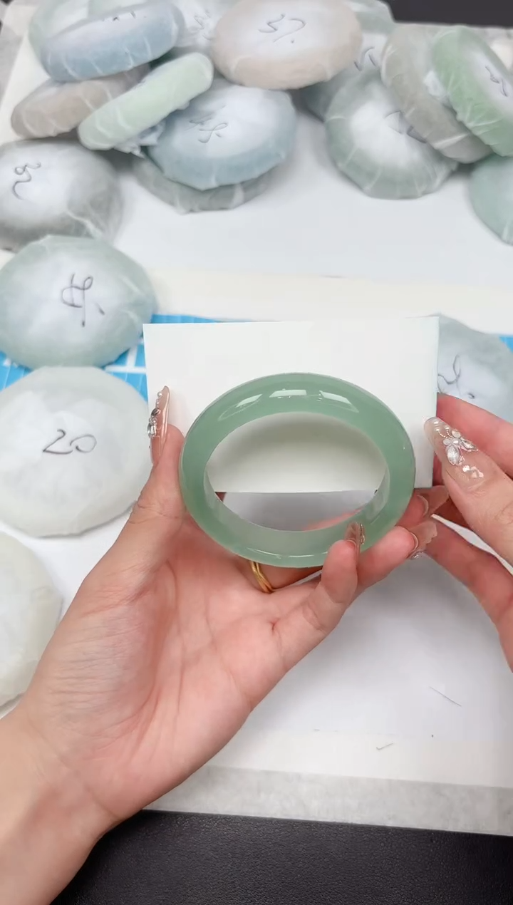 石英质玉手镯未镶嵌125-54.5