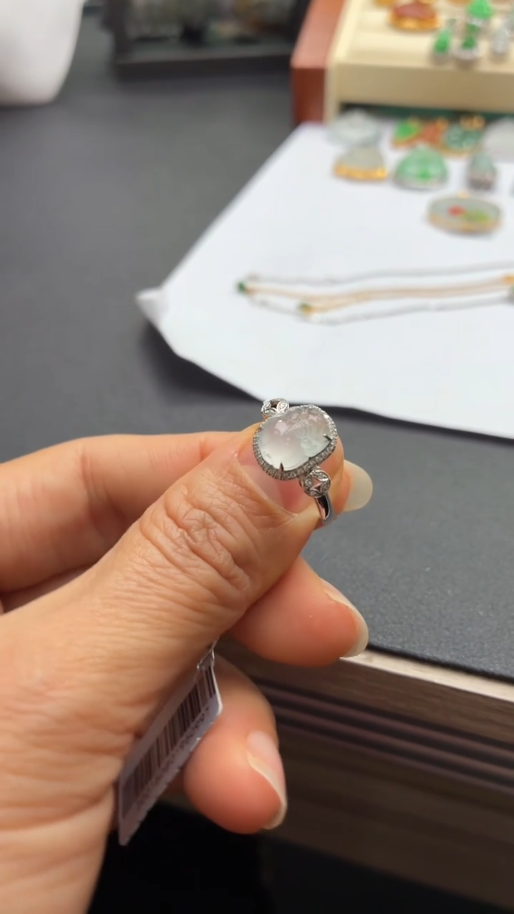 颈饰18K金镶嵌翡翠天然翡翠A货