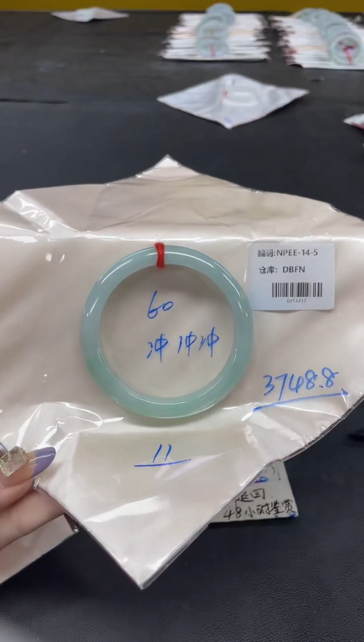 未镶嵌手镯翡翠翡翠手镯