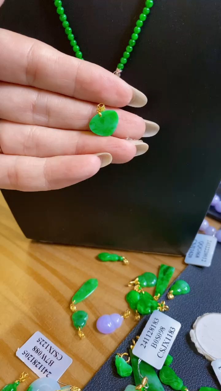 【闪购商品】定制翡翠18K金镶嵌吊坠