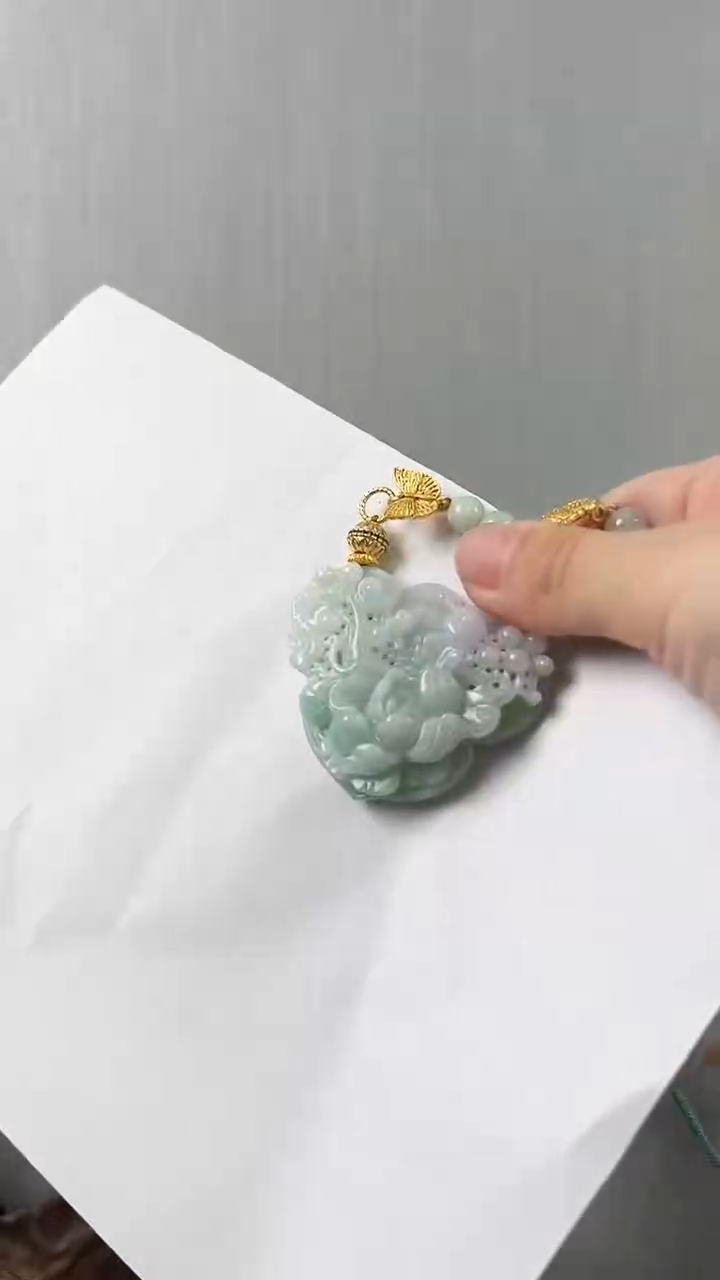 【闪购商品】翡翠颈饰未镶嵌牡丹花