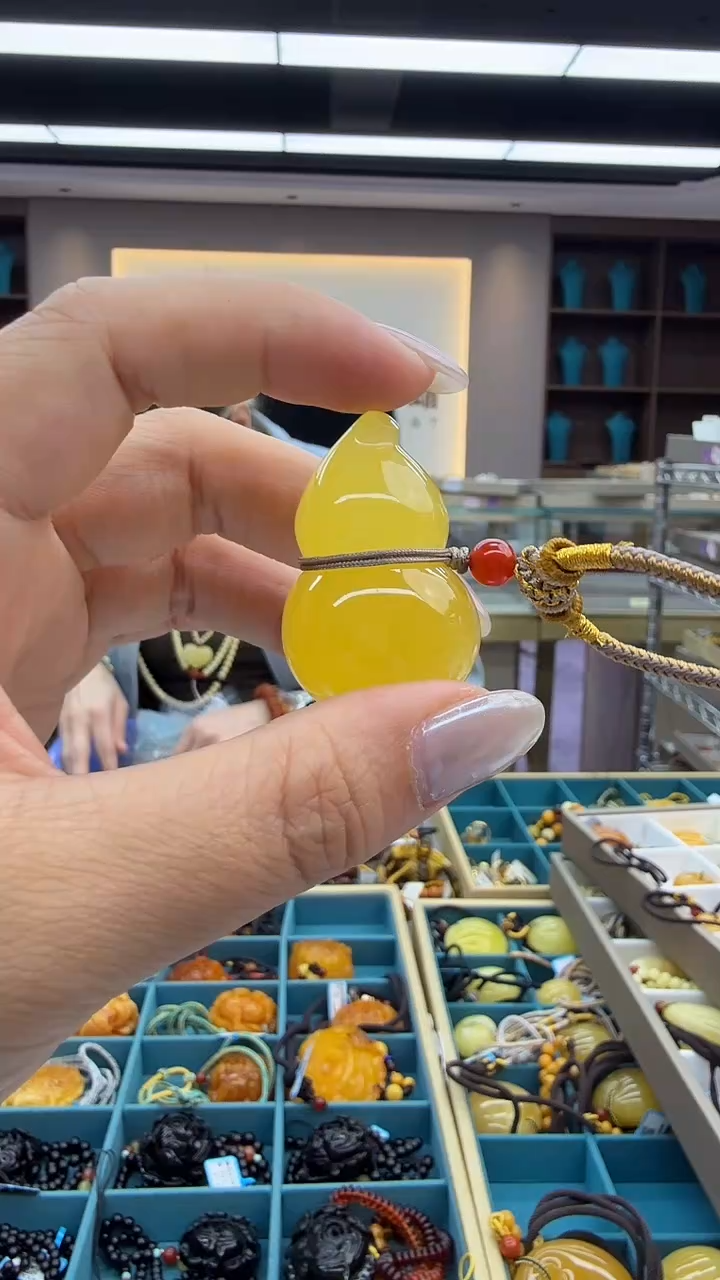 琥珀颈饰未镶嵌161秒拍号 假一罚三 