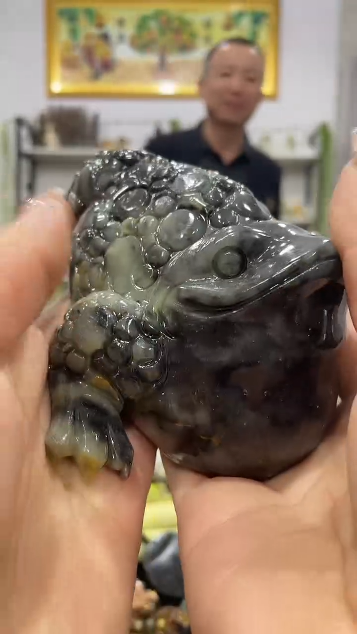 未镶嵌蛇纹石玉颈饰 