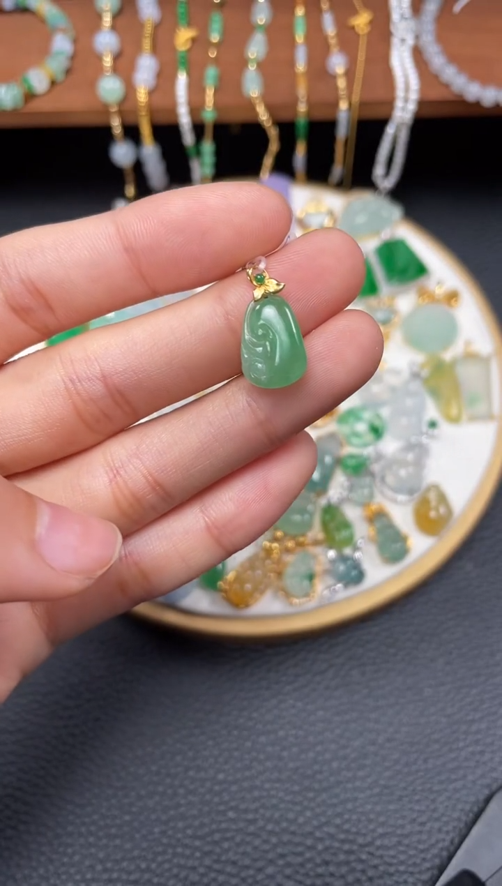 【闪购商品】翡翠吊坠(不含链)18K金镶嵌一个  JK631