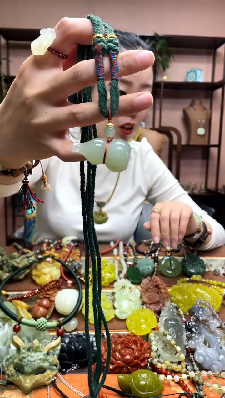 未镶嵌岫玉吊坠·