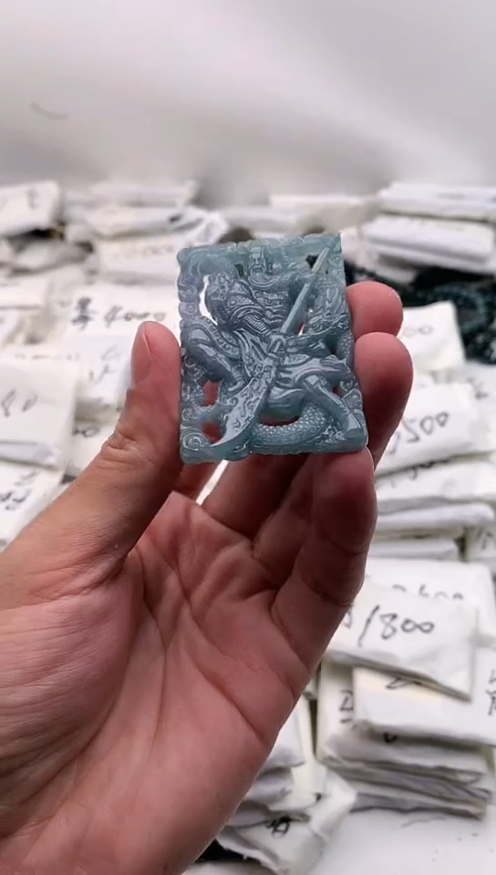 翡翠未镶嵌颈饰关公【品质一般介意慎拍】