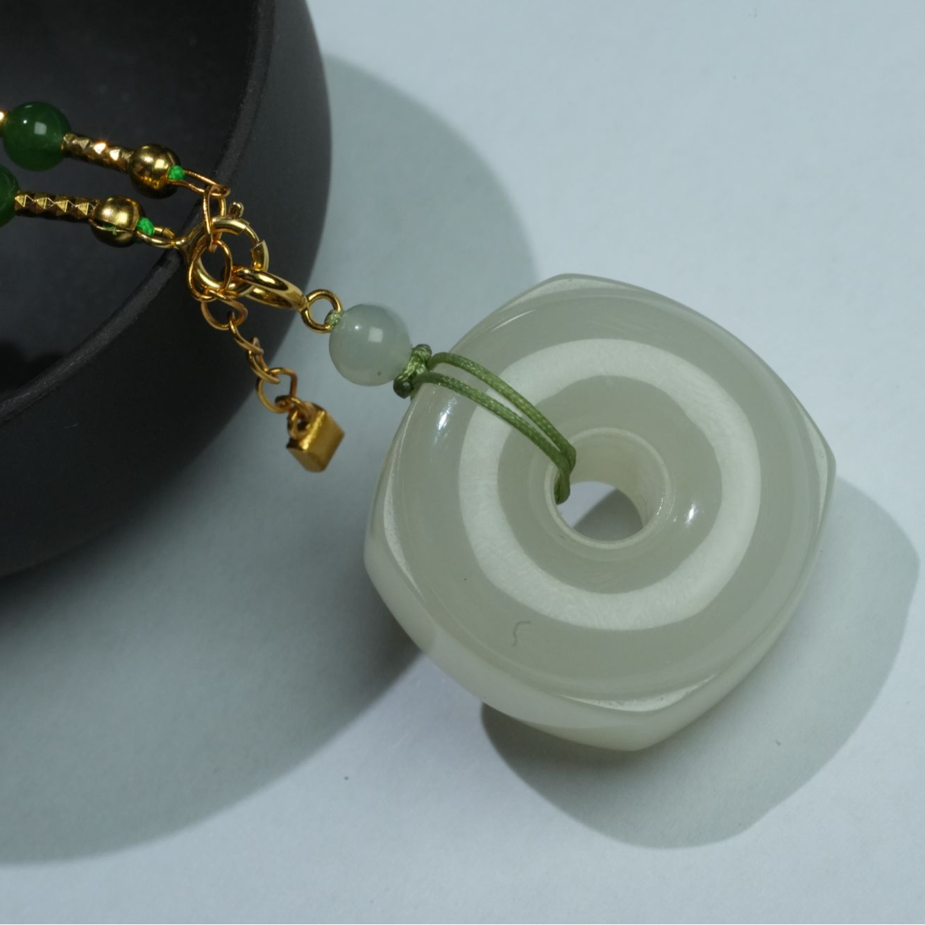 052105WM和田玉青海料平安扣吊坠规格：25*25*12多样性发其一