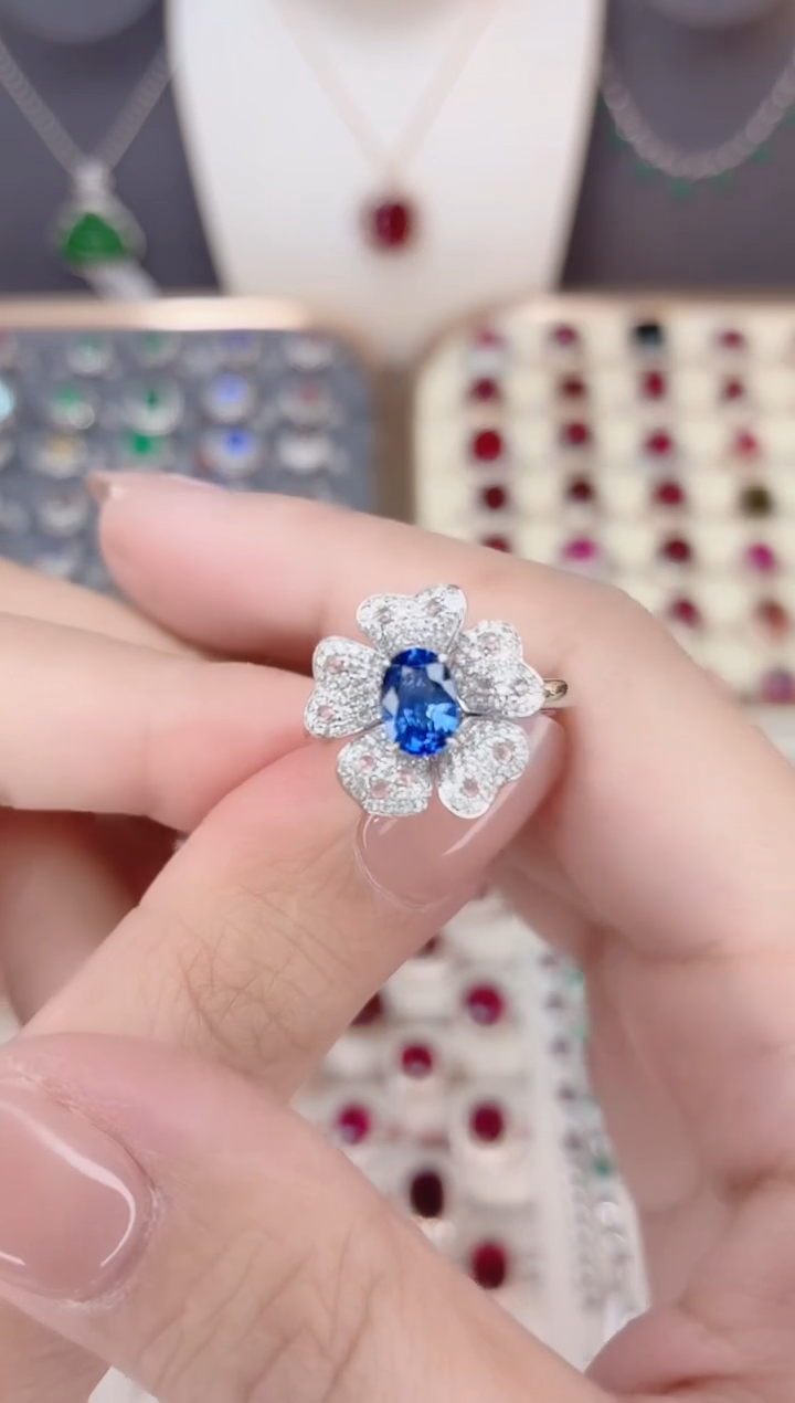 蓝宝石戒指蓝宝石18K金镶嵌1CT