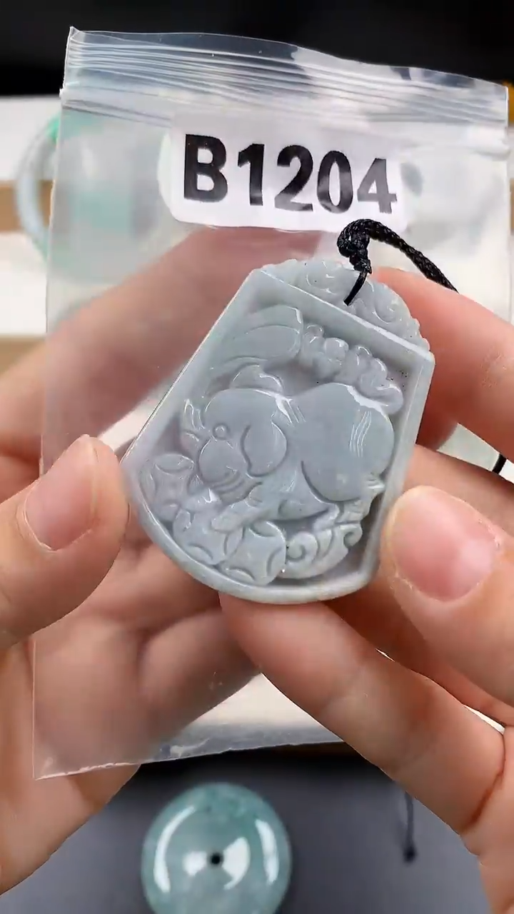 颈饰未镶嵌翡翠天然翡翠吊坠挂件