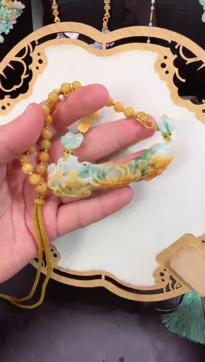 【闪购商品】翡翠颈饰未镶嵌牌子