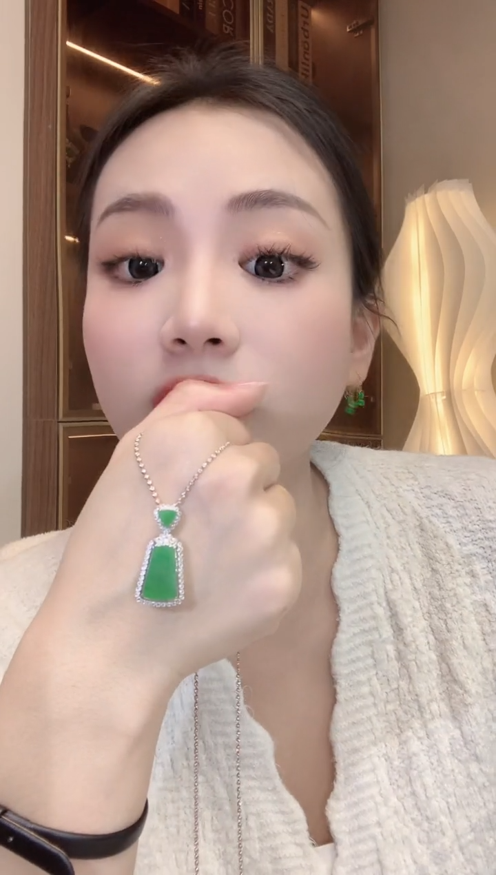 【闪购商品】翡翠吊坠(不含链)18K金镶嵌C13