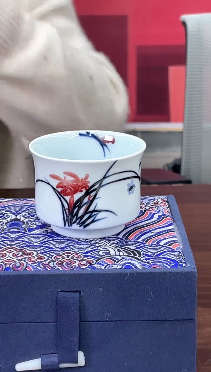 【闪购商品】948青花釉里红兰花画片折腰杯