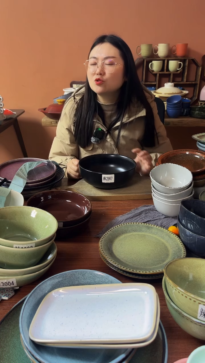 【闪购商品】碗两个辣2597黑色异形碗