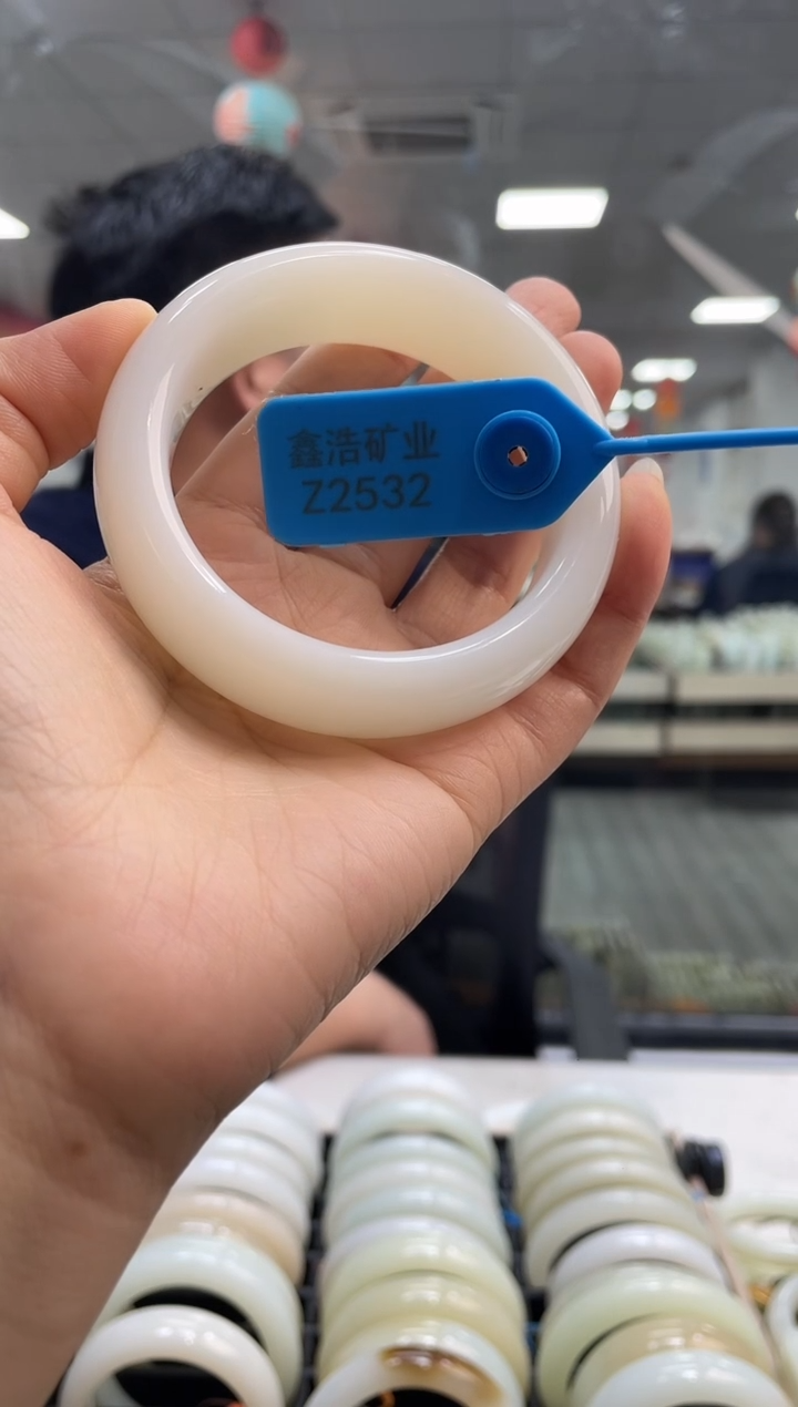 未镶嵌手镯和田玉手镯 Z2532 圈口61