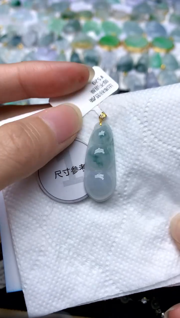 颈饰18K金镶嵌翡翠天然A货翡翠