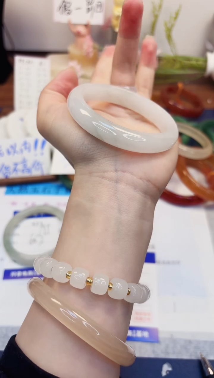 【闪购商品】石英质玉手镯未镶嵌422-天山翠-圈口57