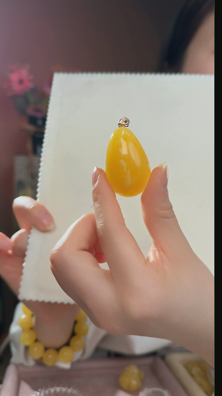 【闪购商品】蜜蜡吊坠(不含链)18K金镶嵌天然蜜蜡吊坠