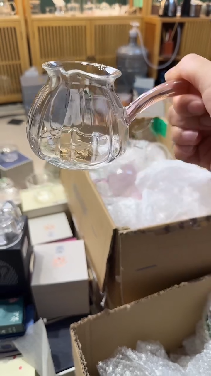 禾器粉色侧把公道杯   