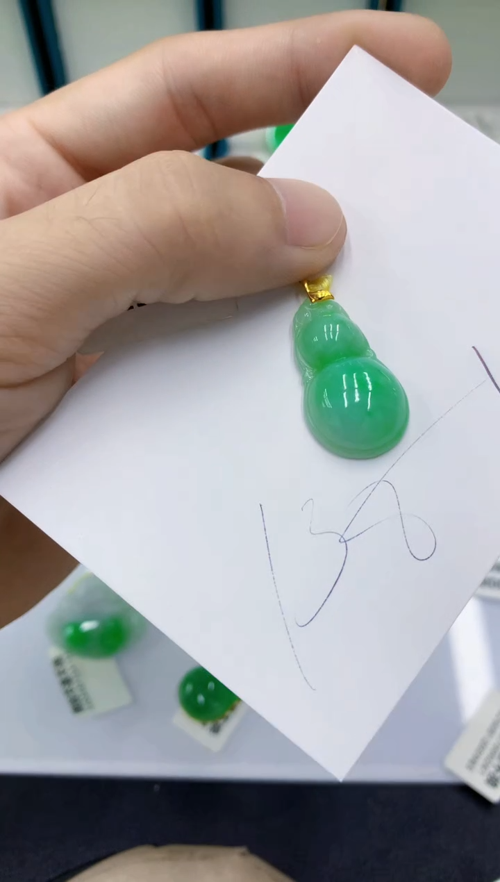 颈饰18K金镶嵌翡翠翡翠