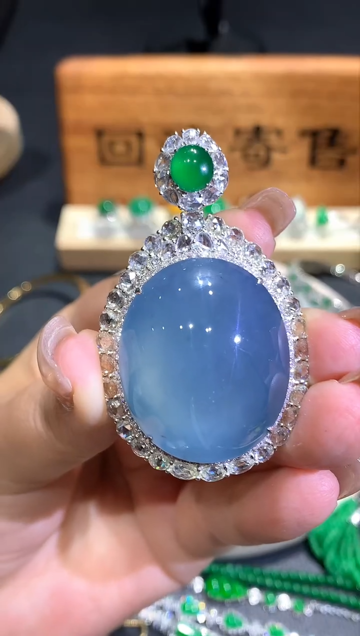 【闪购商品】翡翠颈饰18K金镶嵌团购